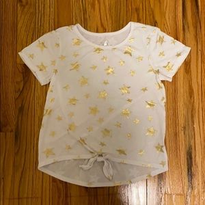 This is a cute tee for your love ones! 💞